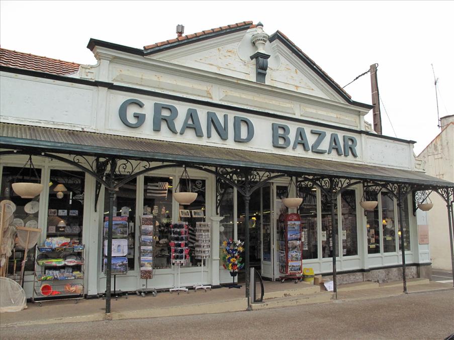 Grand Bazar i La Plain-sur-Mer